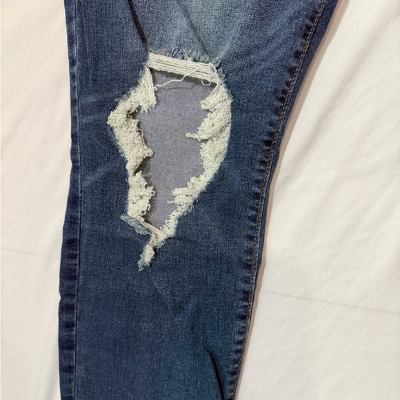 Old Navy Rockstar Super Skinny Ankle Jeans Mid Rise Distressed Raw Hem Size 14 - Picture 5 of 8